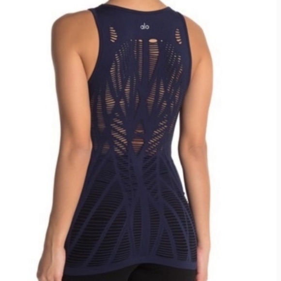 Alo Yoga Tops |
Alo Vixen Fitten
Muscle Tank - Picture 2 of 3
